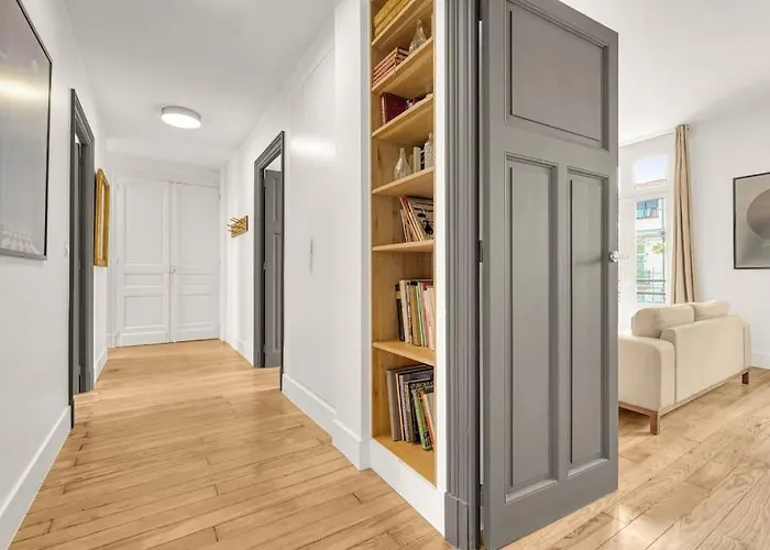Grand Appartement Lumineux - Parking Prive - Clim