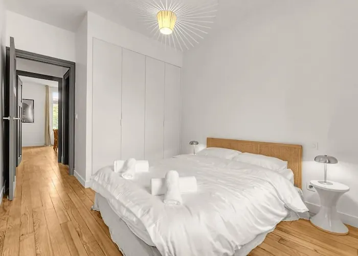 Grand Appartement Lumineux - Parking Prive - Clim