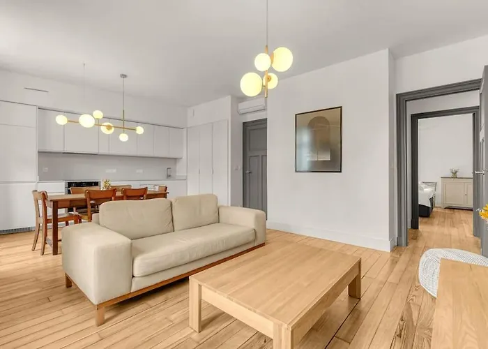Grand Appartement Lumineux - Parking Prive - Clim