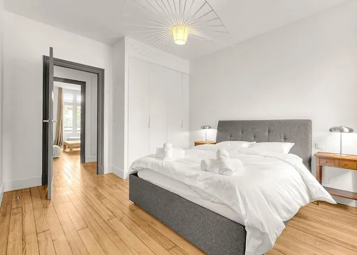 Grand Appartement Lumineux - Parking Prive - Clim