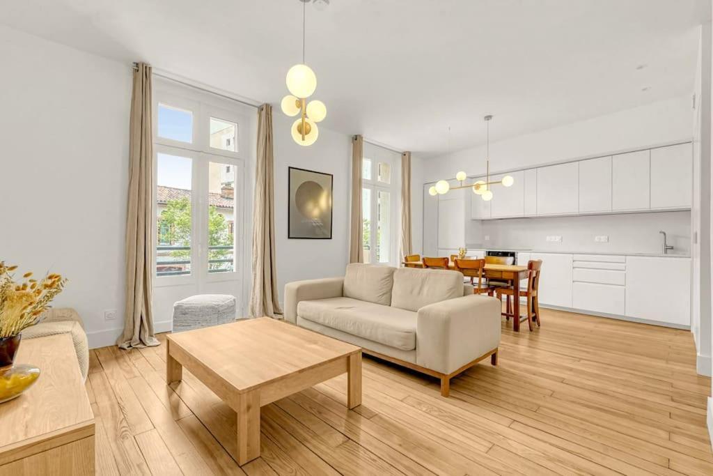 Grand Lumineux - Parking Prive - Clim Apartment